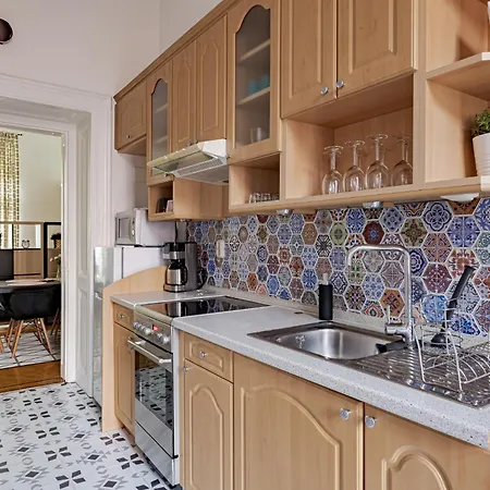 Raday Stylish Flat In The Heart Of Boedapest